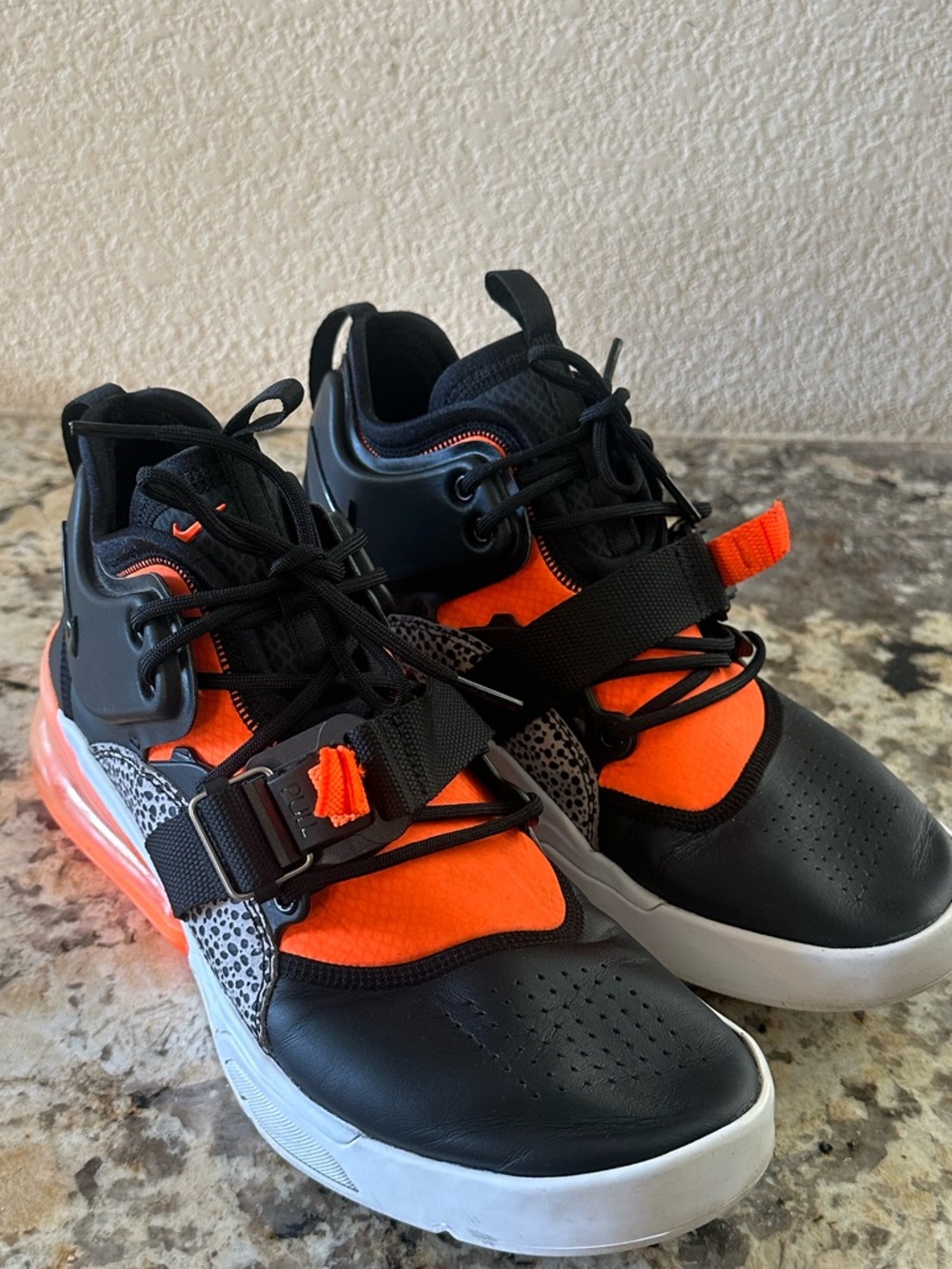 Nike Air Force 270 Safari Black/Hyper Crimson/Jade Cross Trainer Men’s size 8